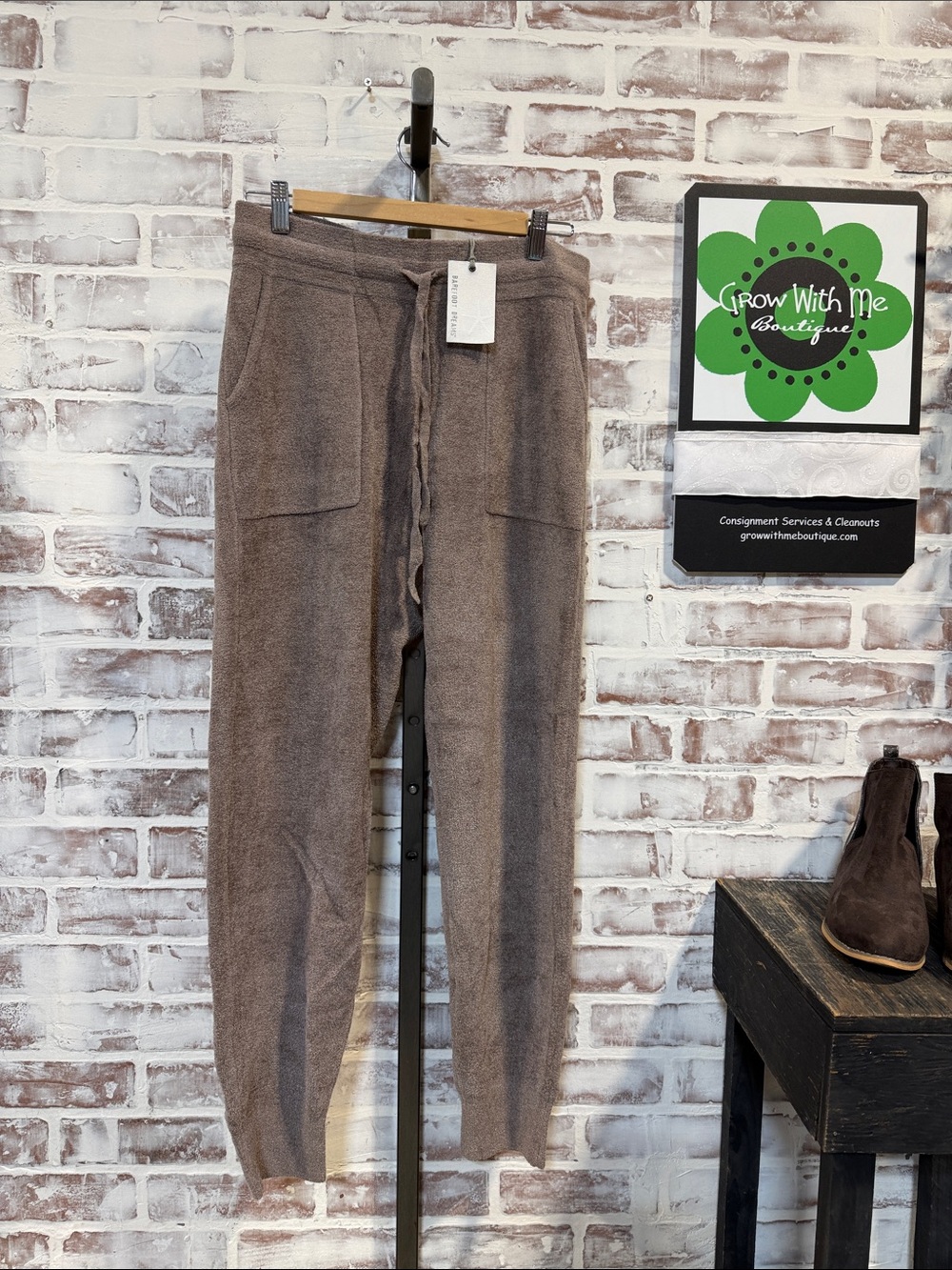 Barefoot dreams joggers medium NWT
